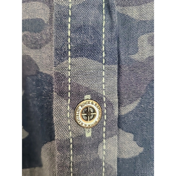 Rock & Republic Button Up Shirt Men's Size Large Blue Camouflage Chest Pockets - Picture 3 of 5